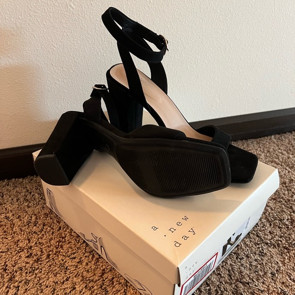 A New Day Black Open Toe Heels 👠 - Picture 3 of 8